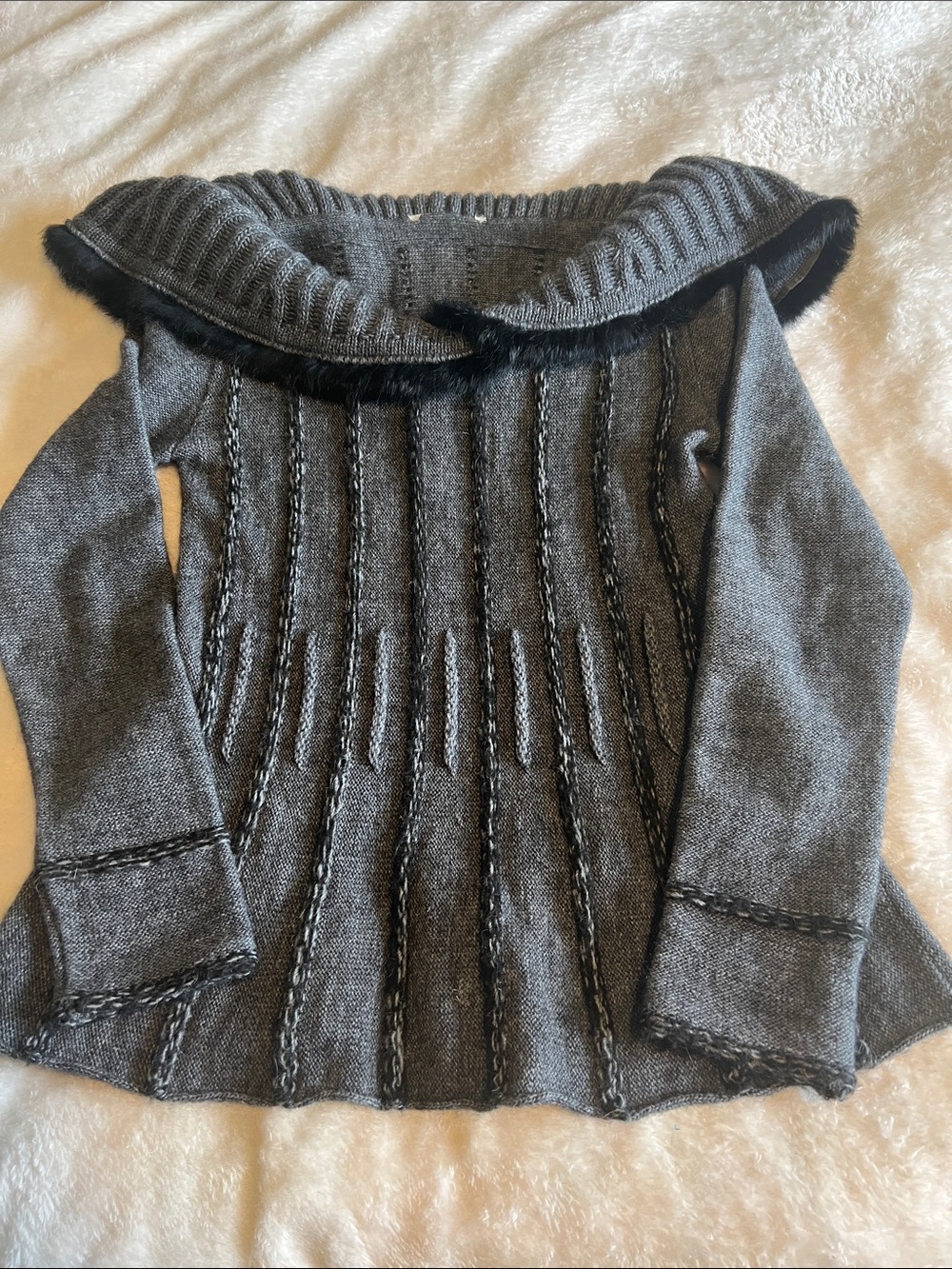 Joseph Ribkoff Y2K Gray Braided Knit Bell Sleeve Fur Collar Cardigan Sweater - Picture 2 of 12